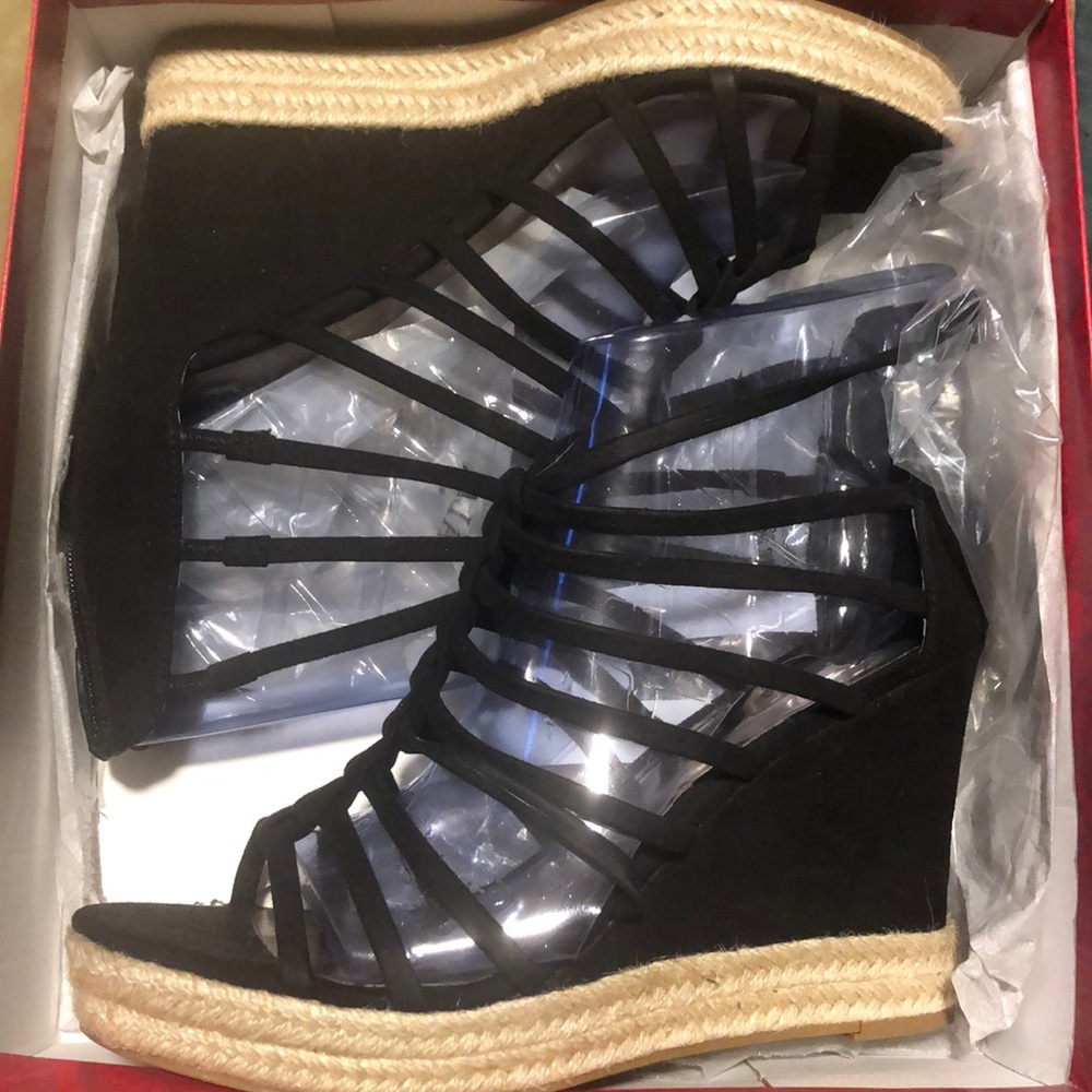 BRAND NEW!! CARLOS SANTANA BLACK WEDGE SANDALS